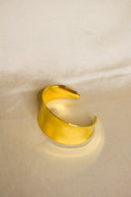 Pulseira dourada grossa