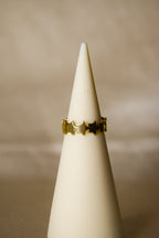 Anel dourado estrelas