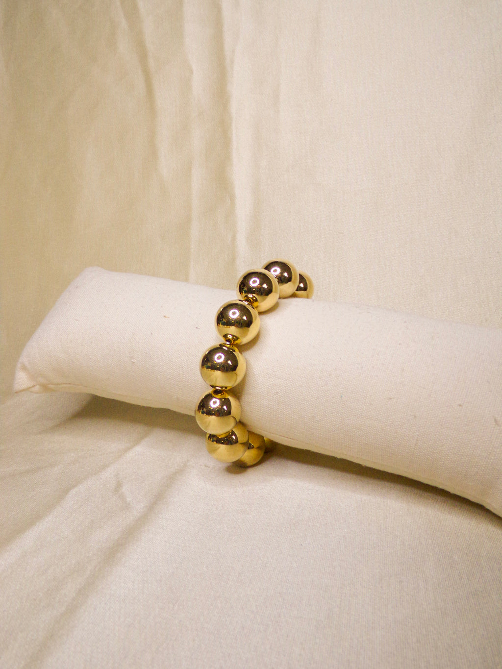 Pulseira dourada bolas