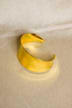 Pulseira dourada grossa