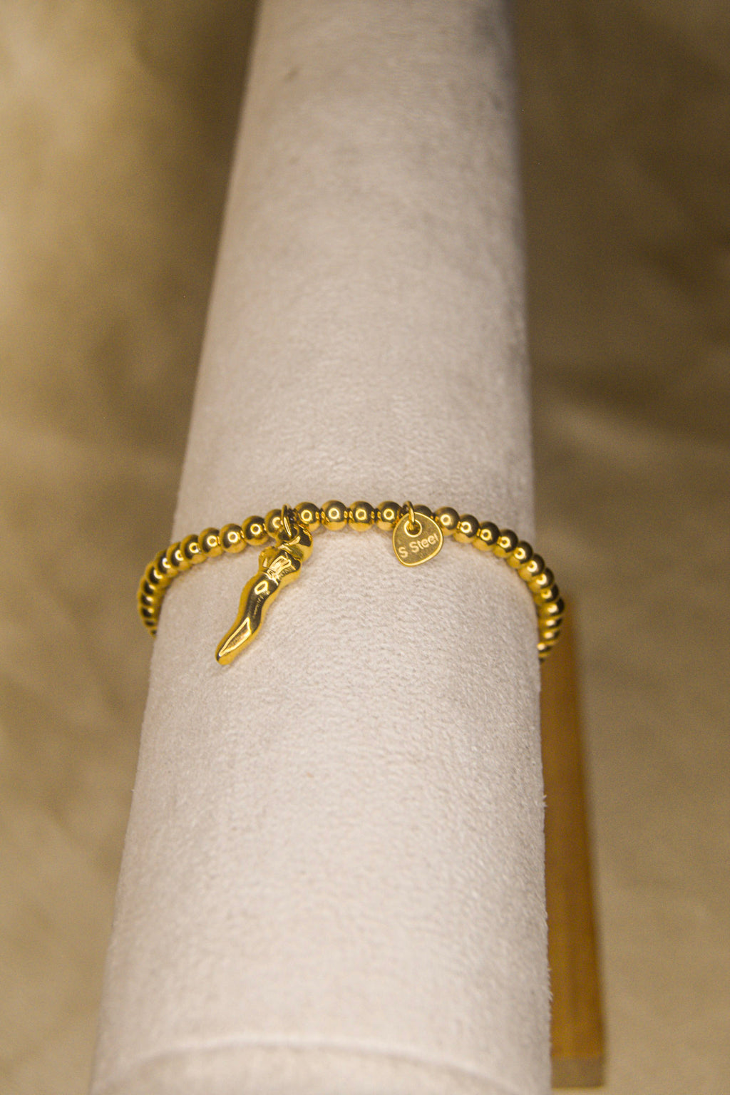 Pulseira dourada pendente Cornicello