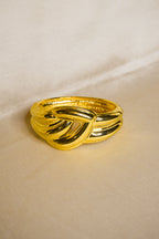 Pulseira dourada nó