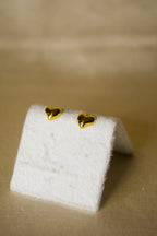 Brincos dourados corações