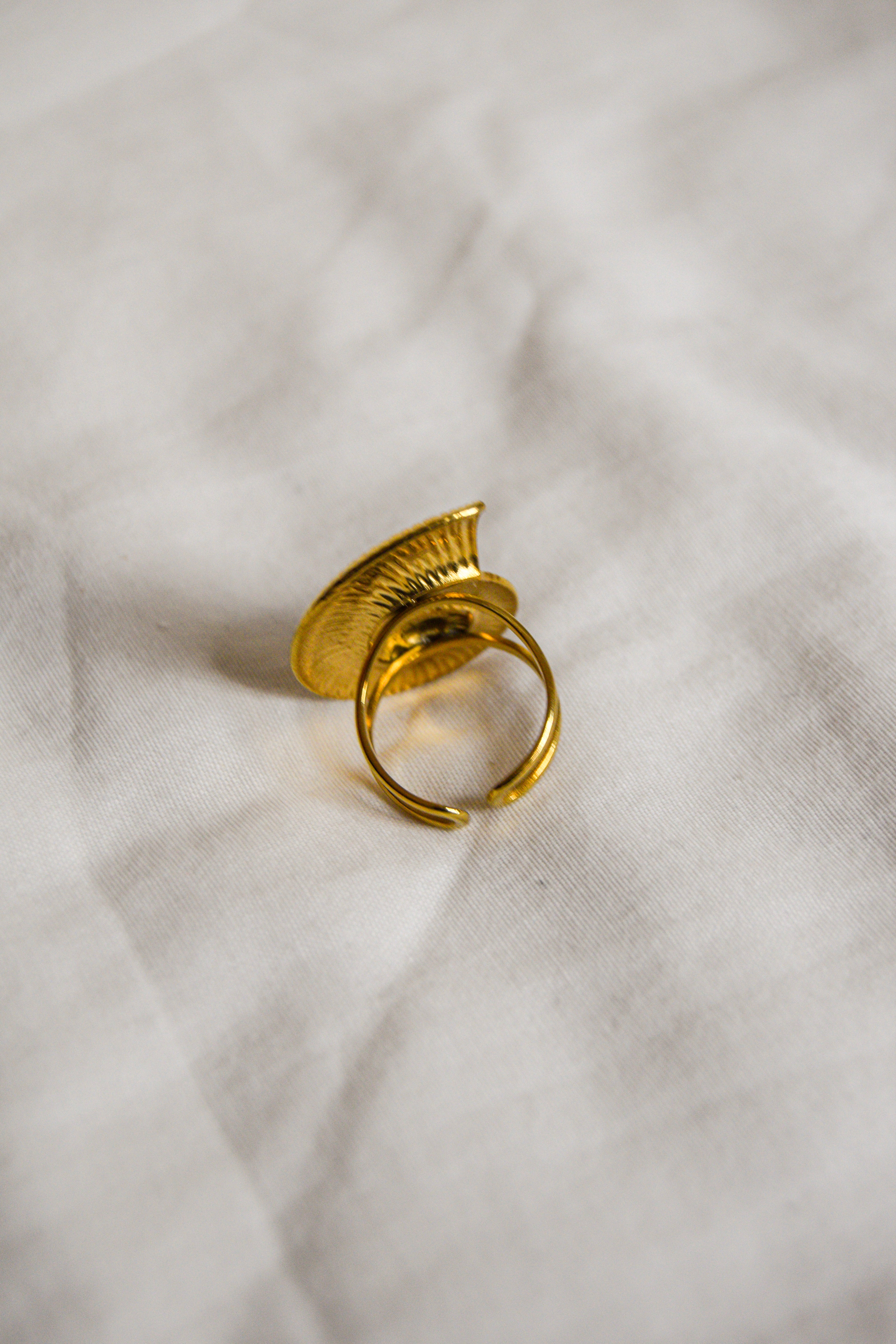 Anel dourado Concha Grande