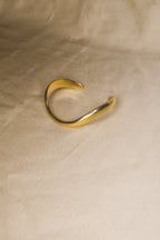 Pulseira dourada onda