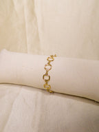 Pulseira dourada quadrangular