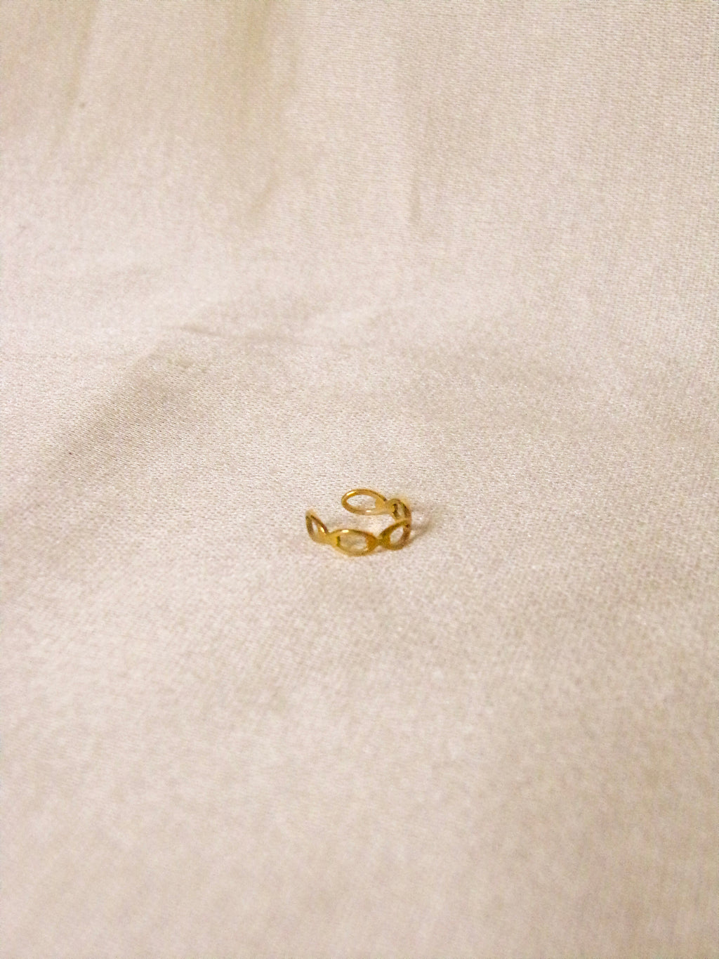 Earcuff dourado furos