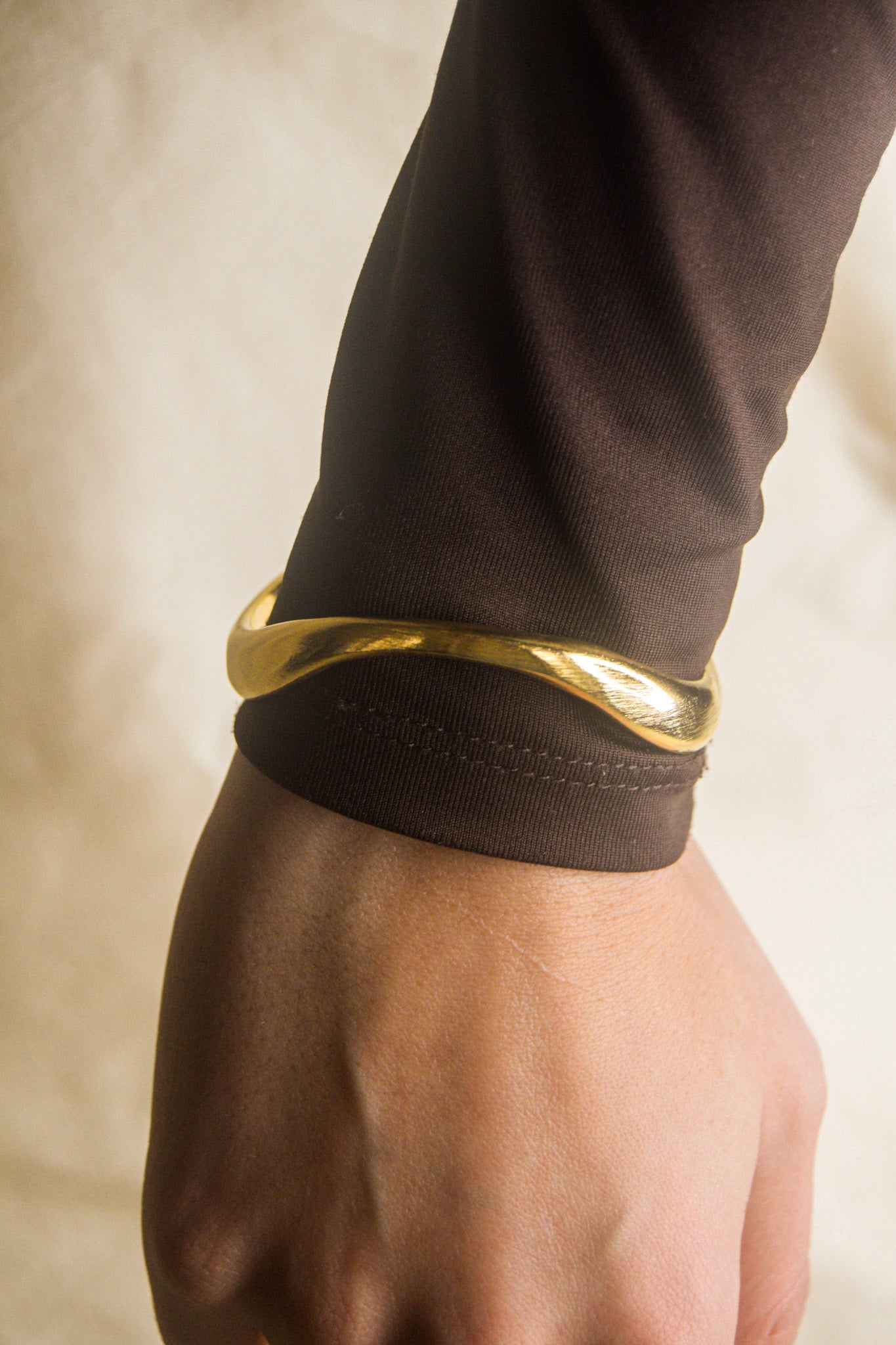 Pulseira dourada onda