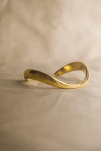 Pulseira dourada onda