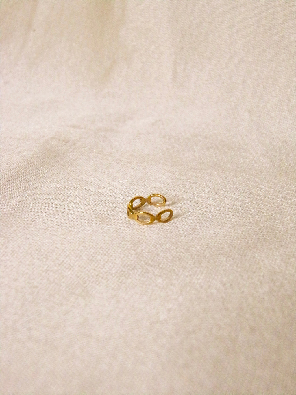 Earcuff dourado furos