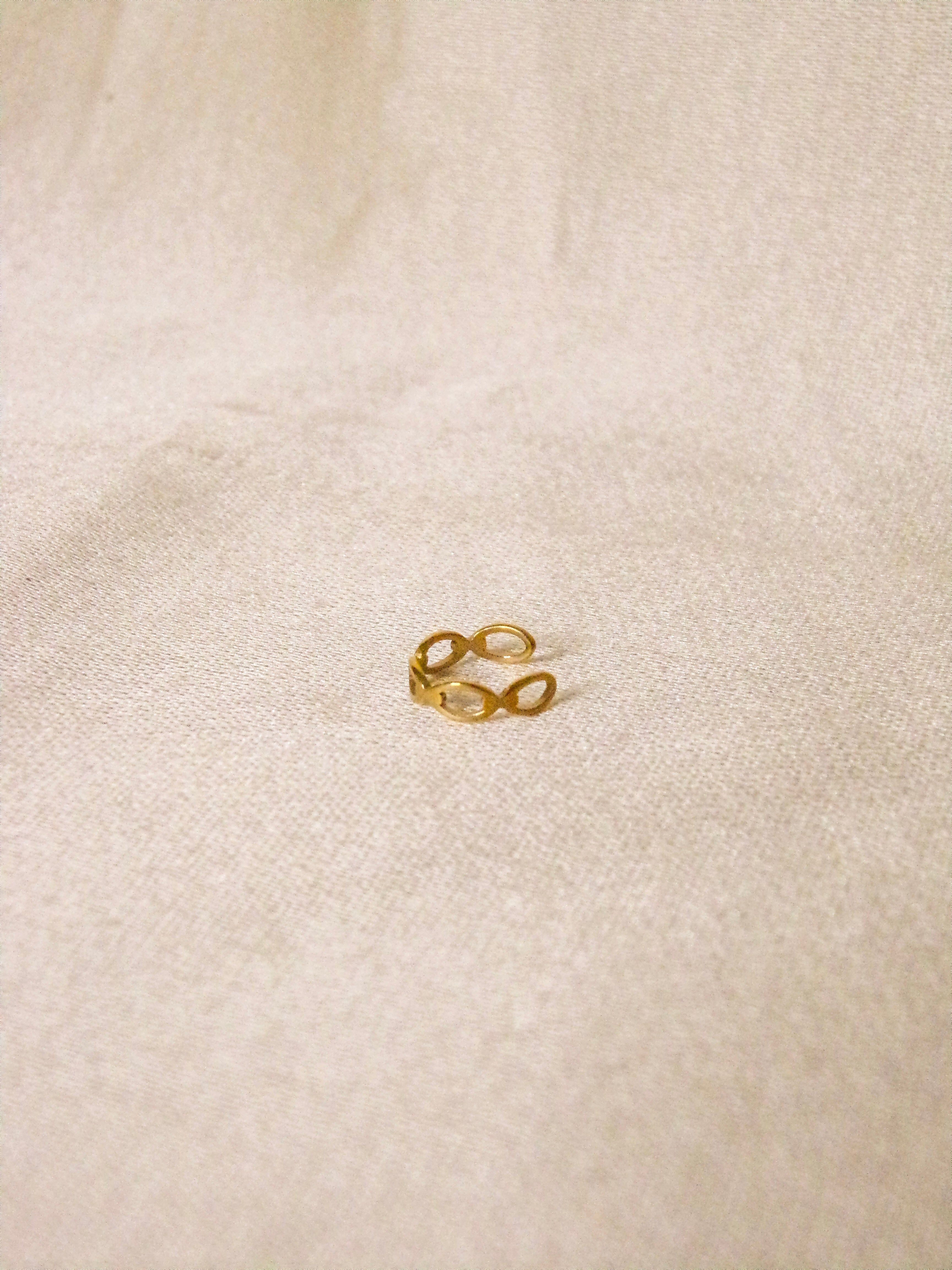 Earcuff dourado furos