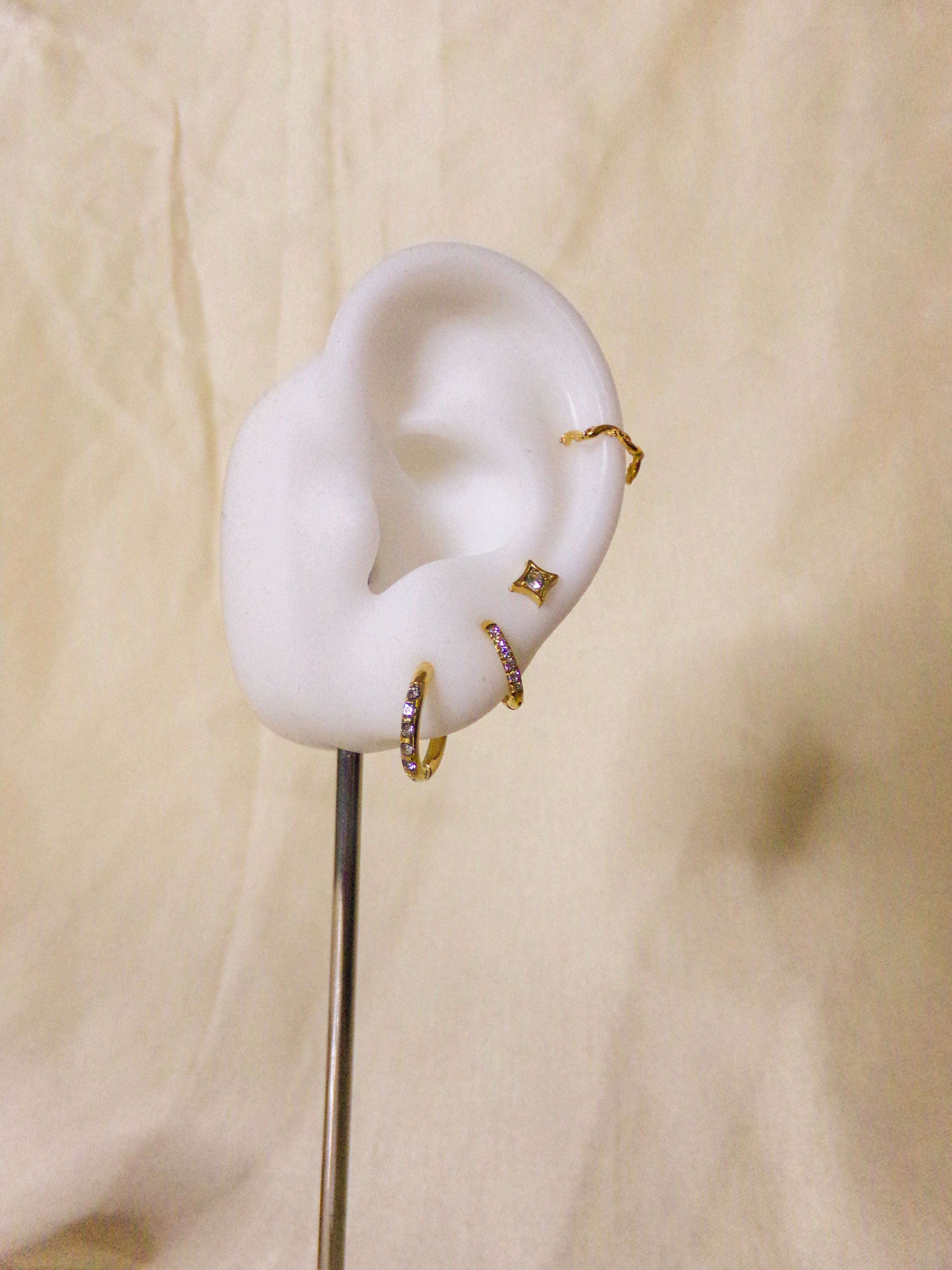 Earcuff dourado ondas