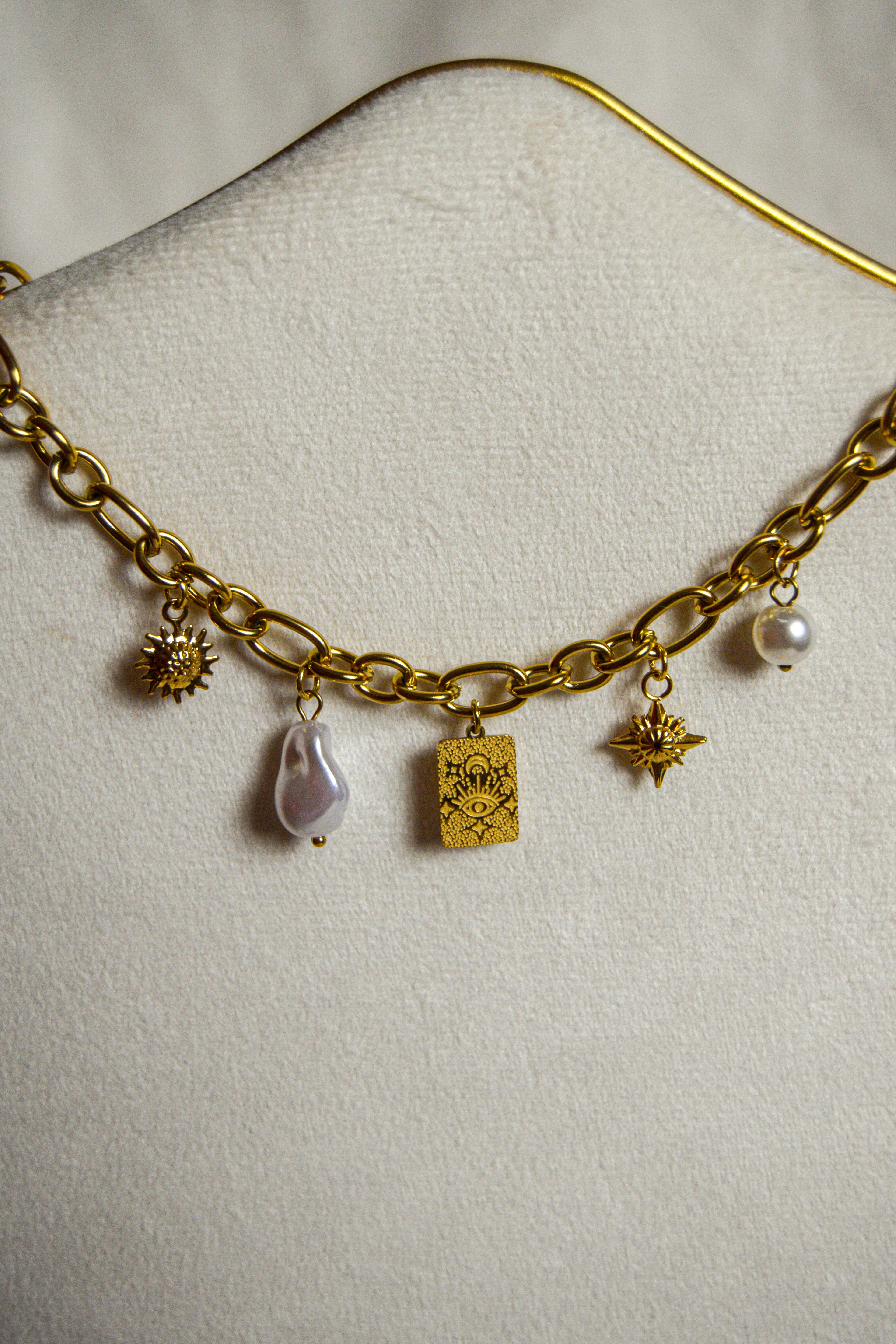 Charm necklace gold