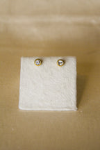 Piercing dourado bola brilhante