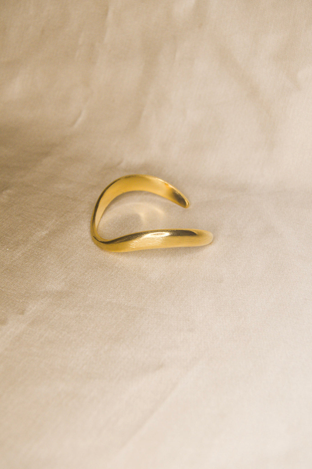 Pulseira dourada onda