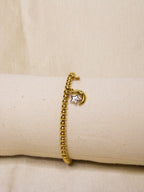 Pulseira dourada com estrela e lua