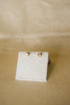 Piercing dourado bola brilhante