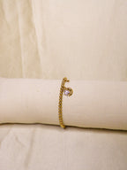 Pulseira dourada com estrela e lua