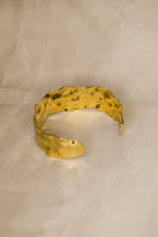 Pulseira dourada irregular