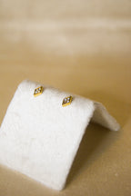 Piercing dourado losango