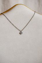 Colar prateado coração brilhante