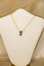 Escapulário prateado e dourado