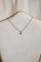 Colar prateado coração brilhante