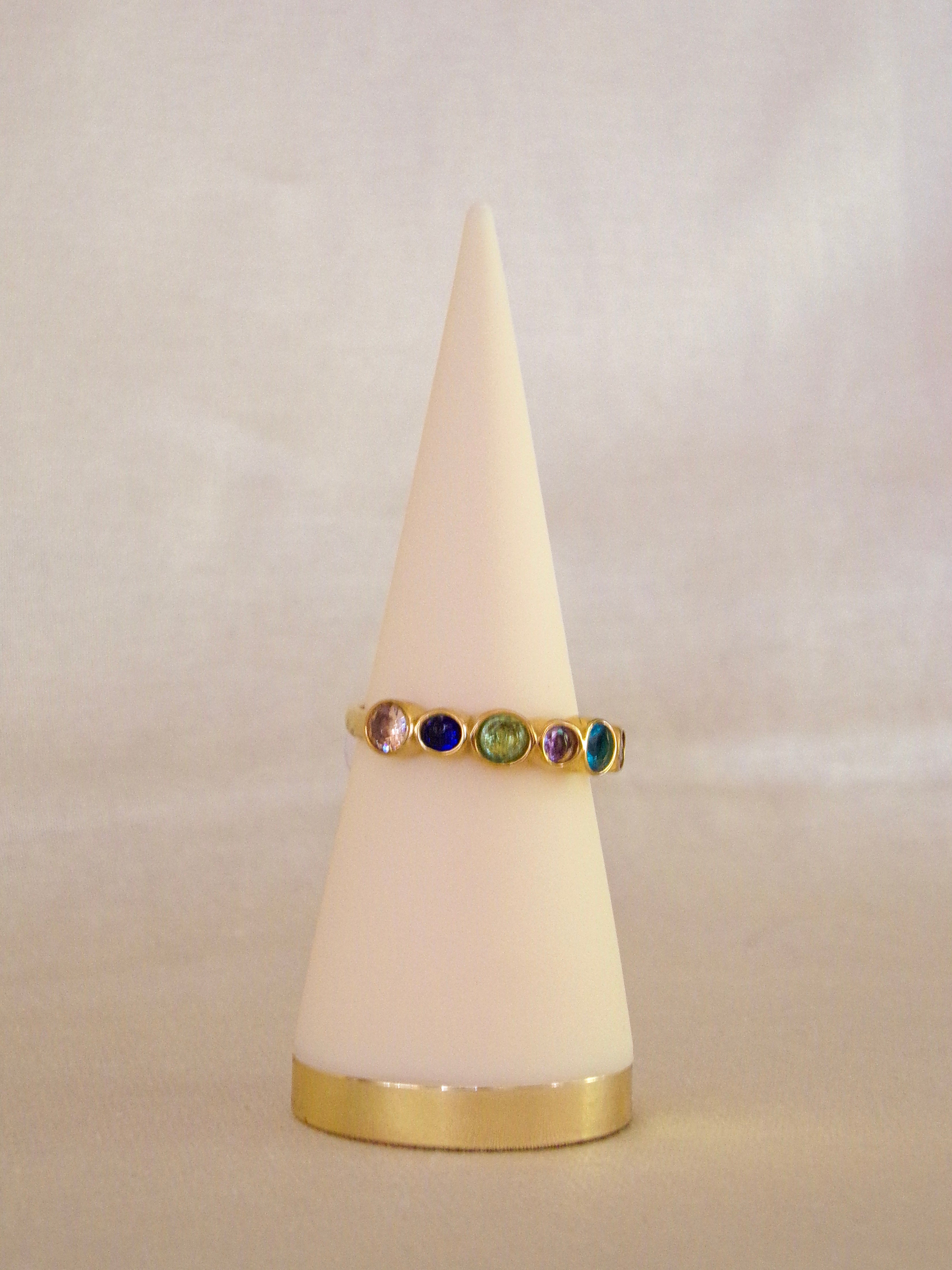 Anel dourado pedras coloridas