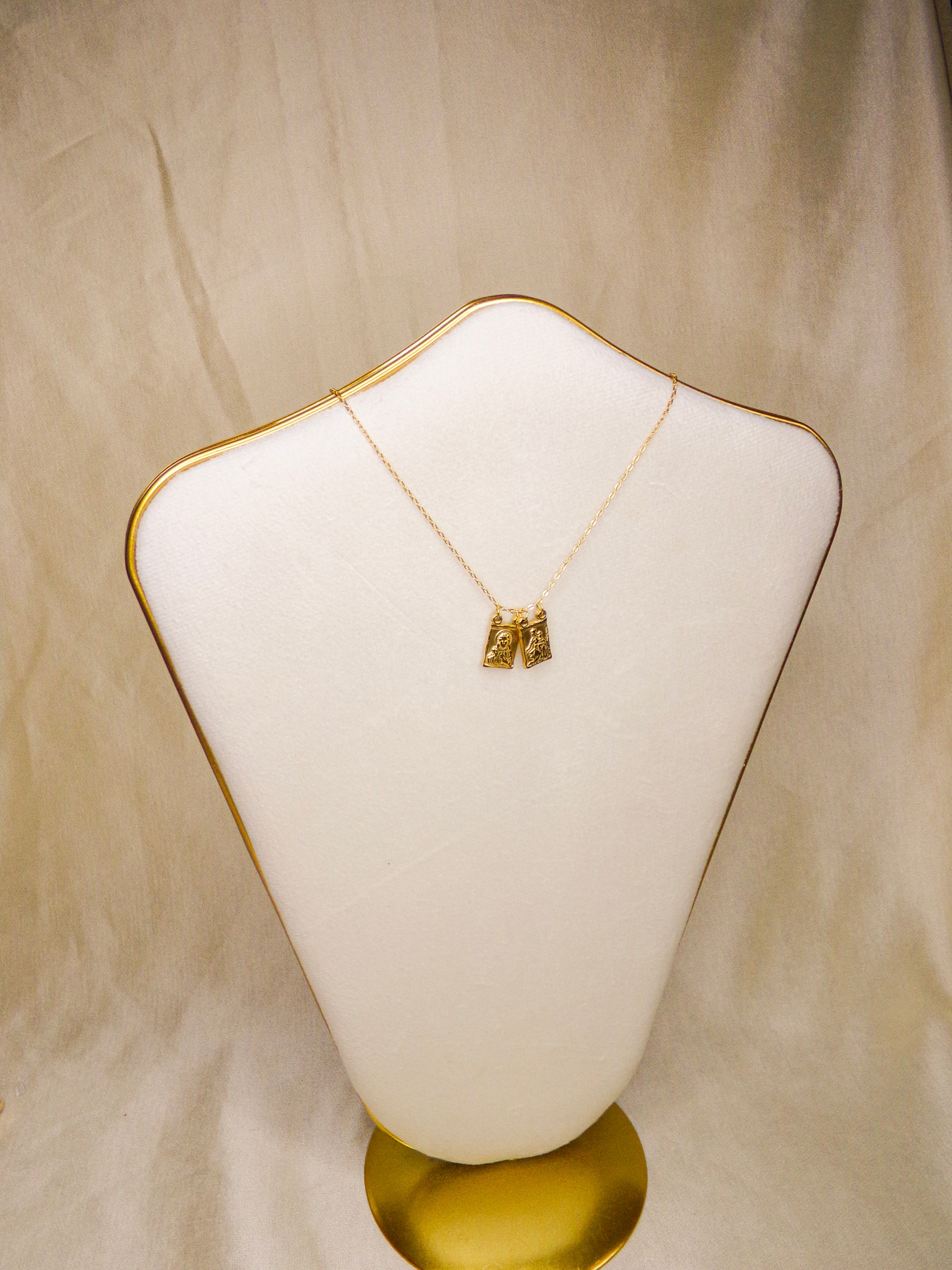 Escapulário dourado