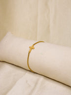 Pulseira dourada com cruz