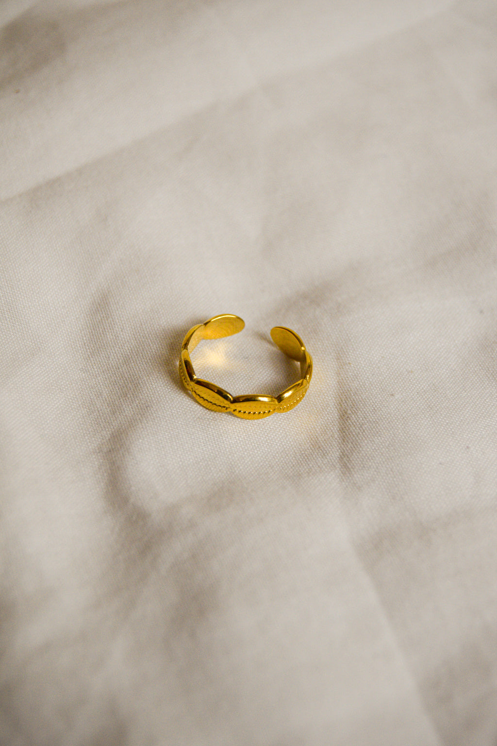 Anel dourado Conchas