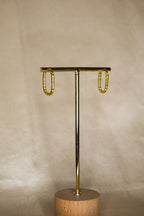 Argolas douradas trabalhadas