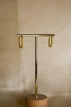 Argolas douradas trabalhadas