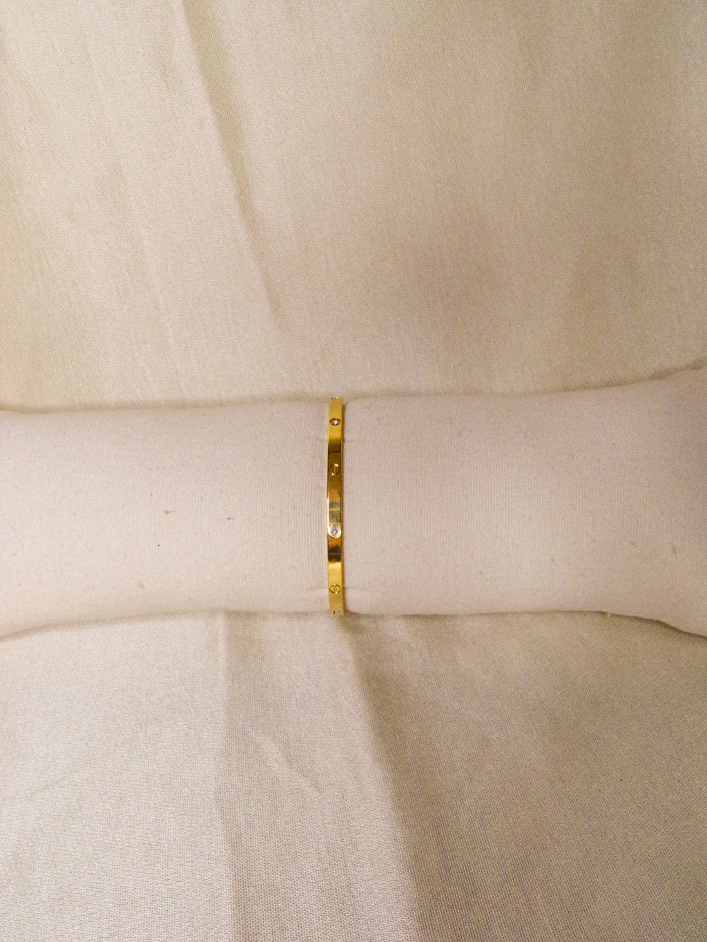 Pulseira dourada estilo Cartier