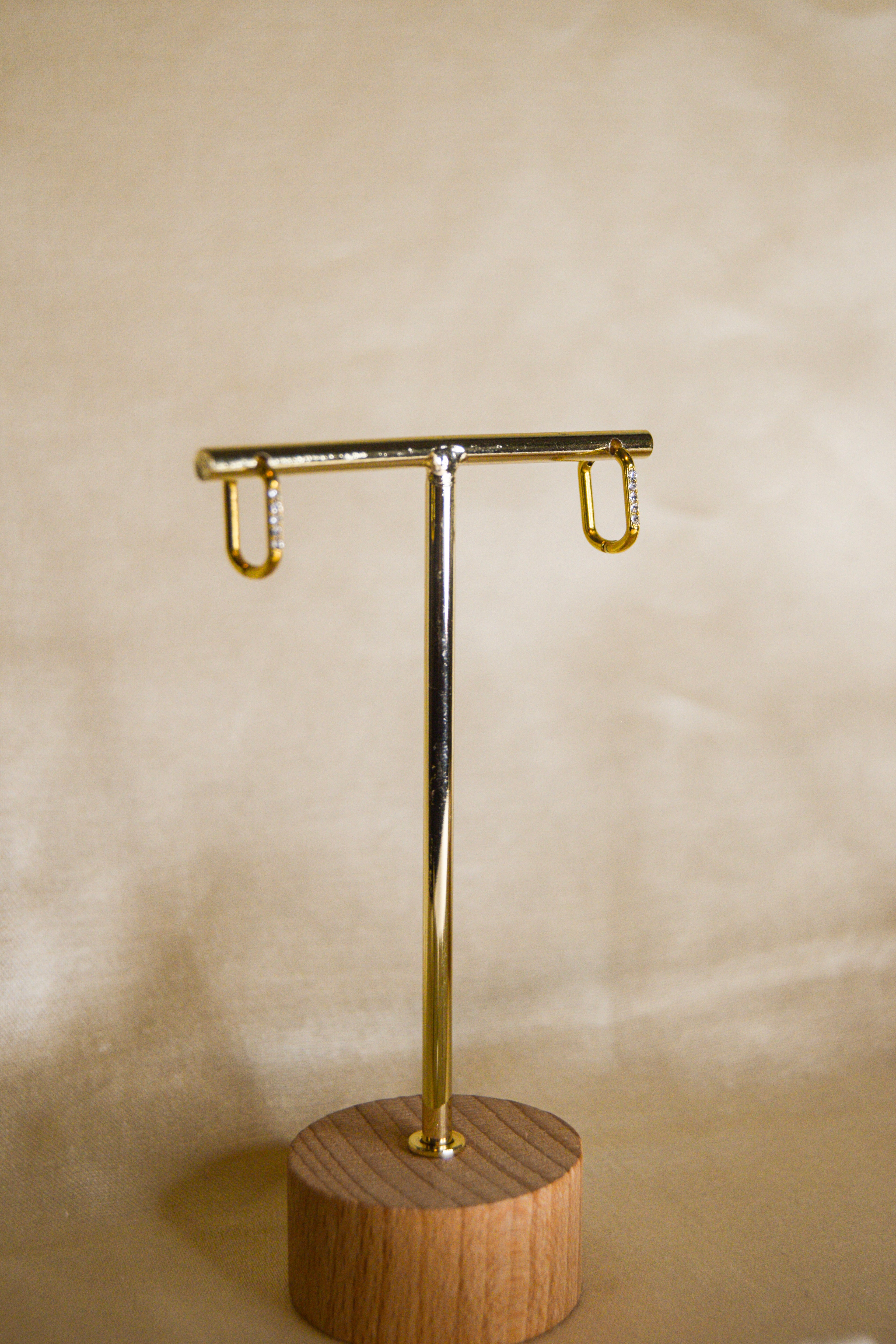 Argolas douradas brilhantes