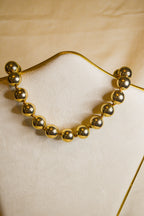 Colar dourado bolas grandes