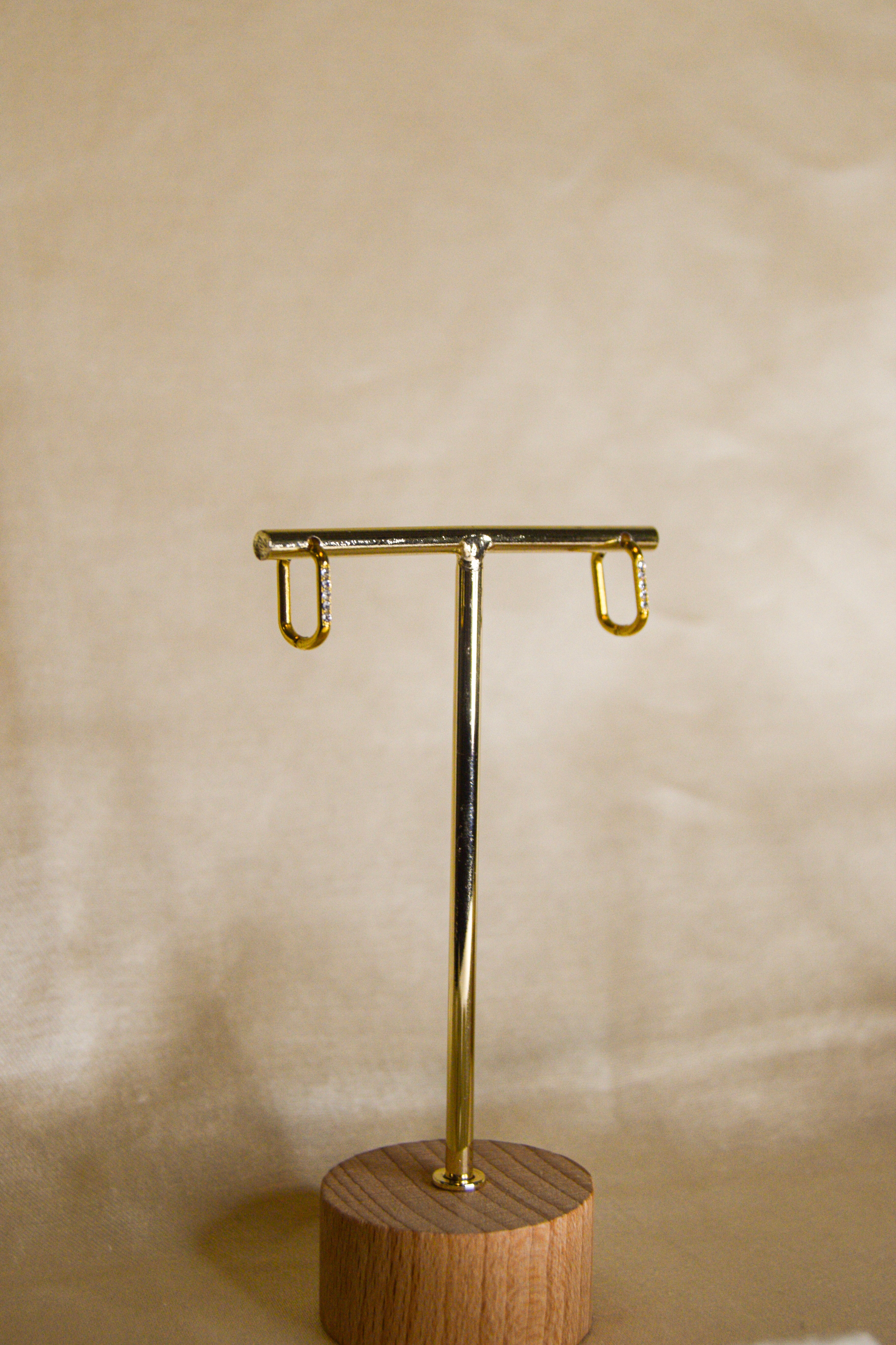 Argolas douradas brilhantes