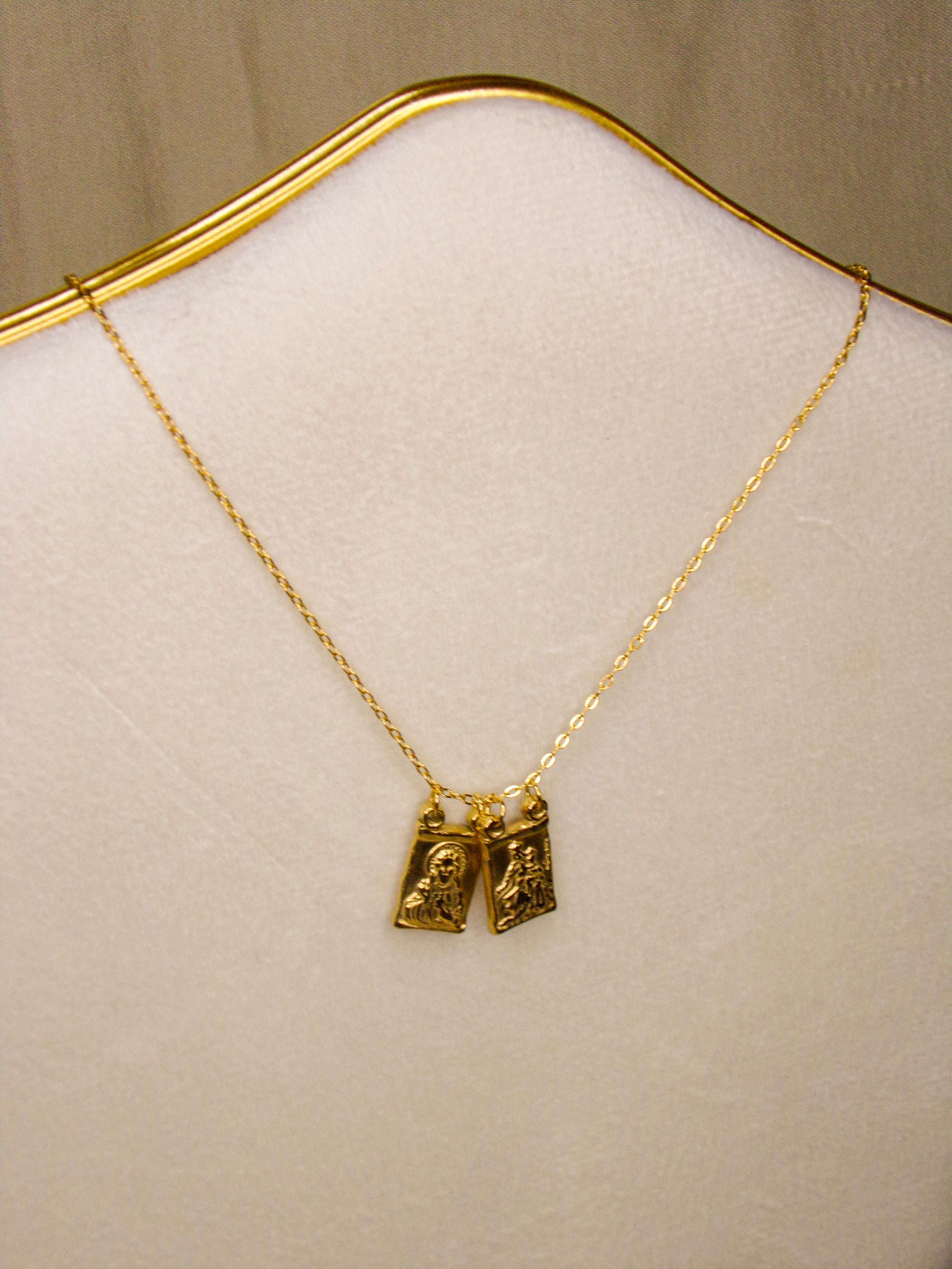 Escapulário dourado