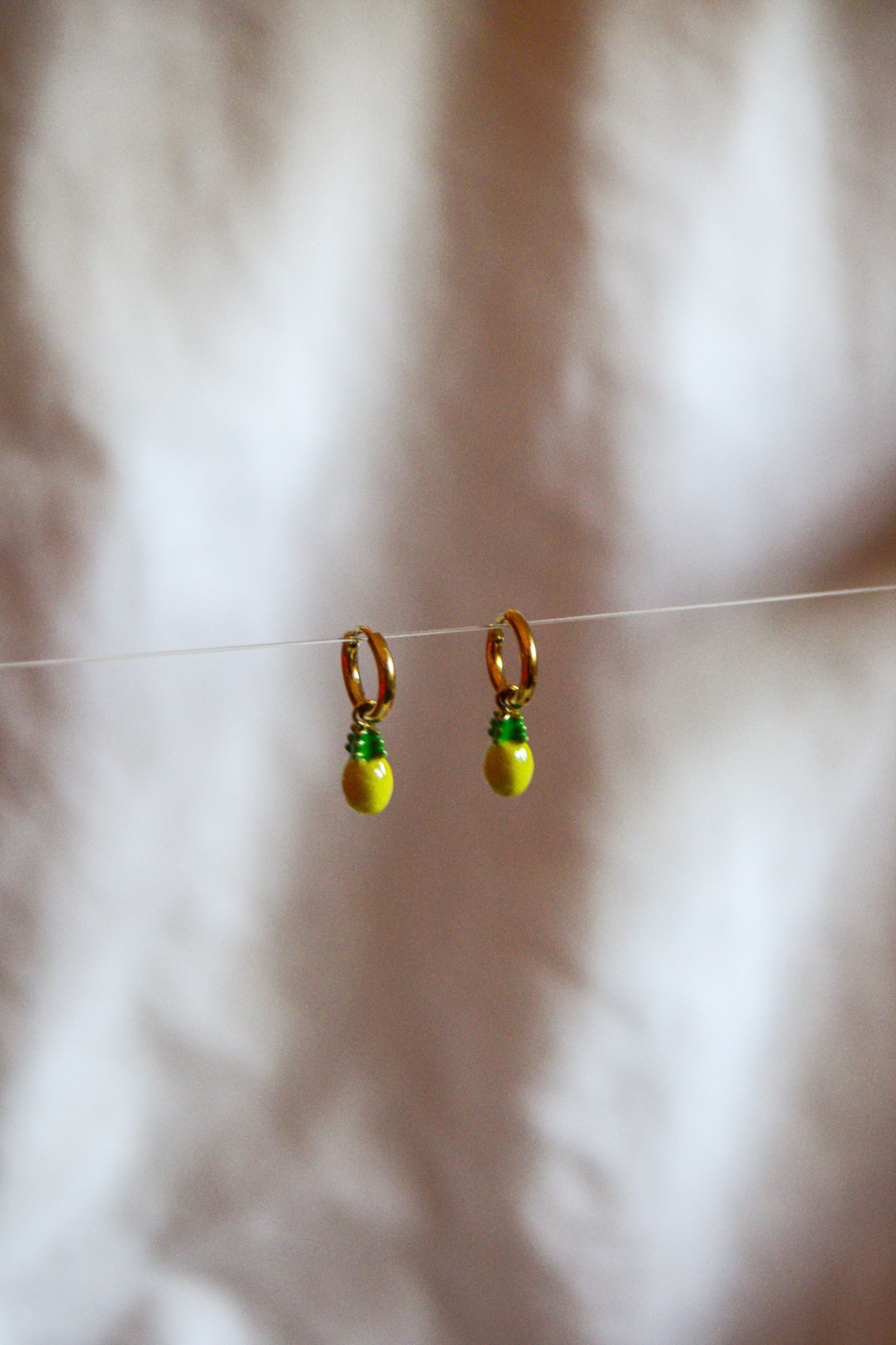 Argolas douradas abacaxi