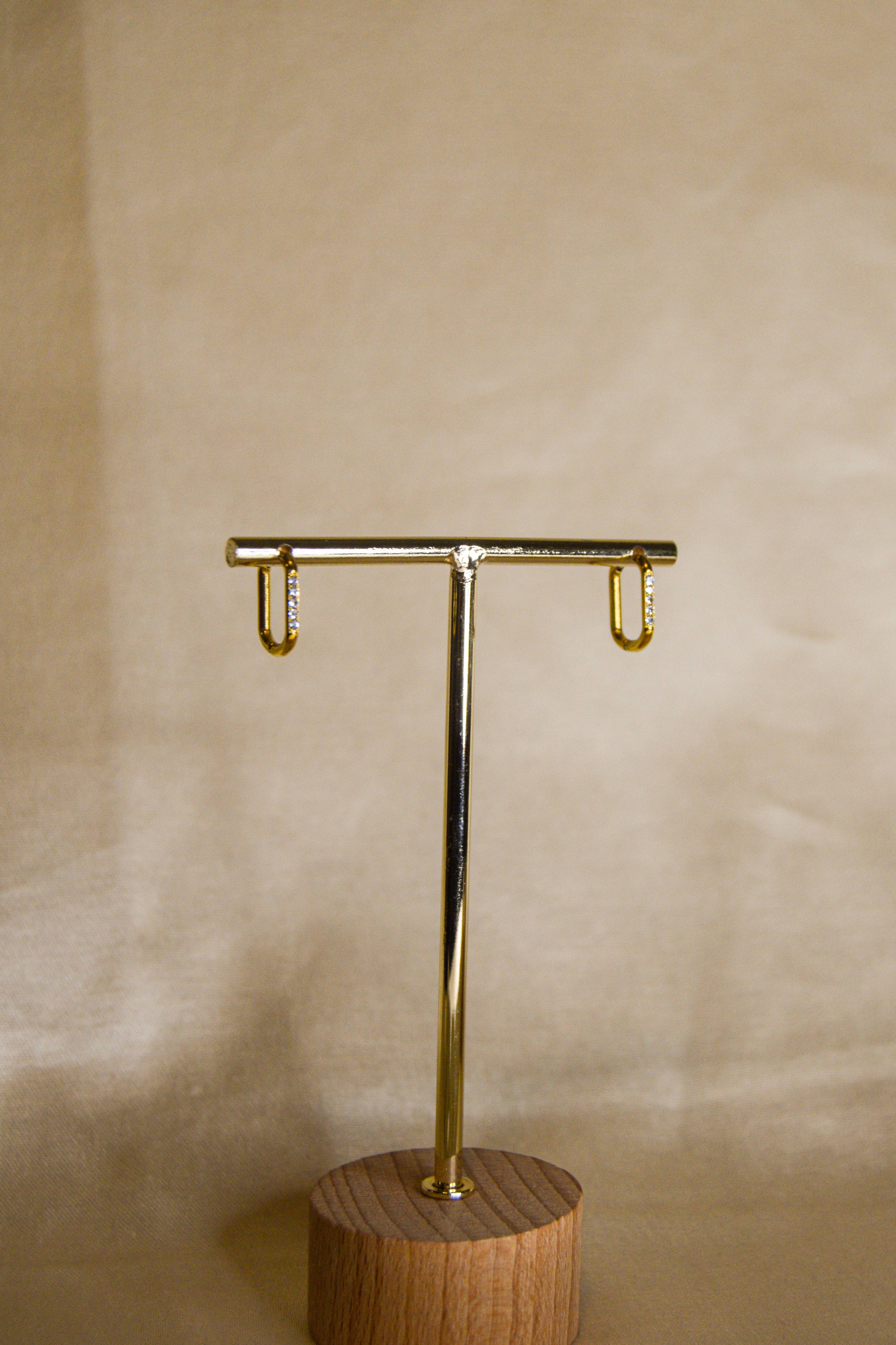 Argolas douradas brilhantes