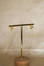 Argolas douradas com brilhante