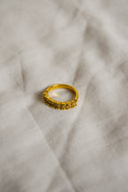 Anel dourado Pedras