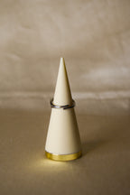 Anel prateado corrente