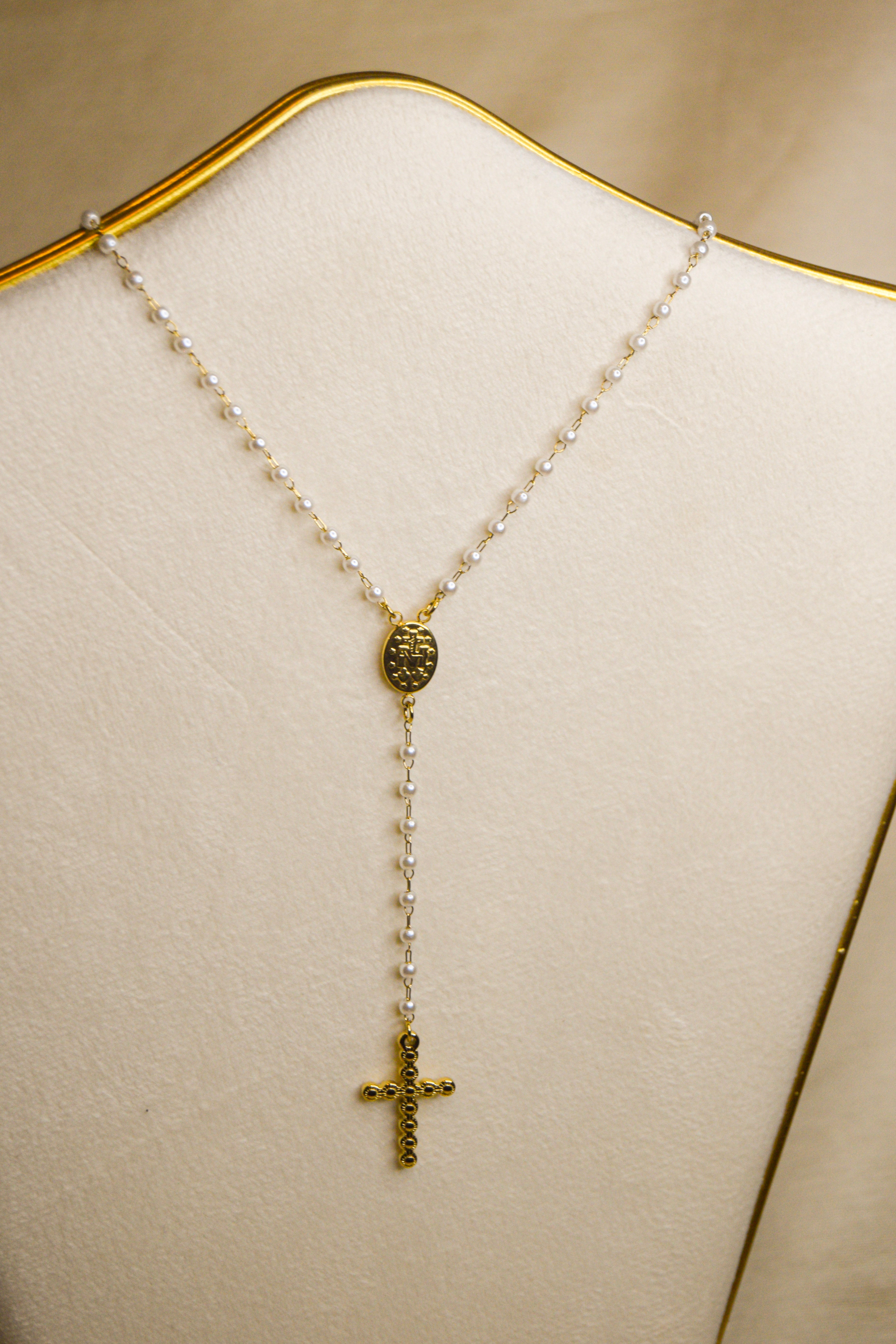 Terço dourado com cruz