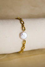 Pulseira dourada pérola